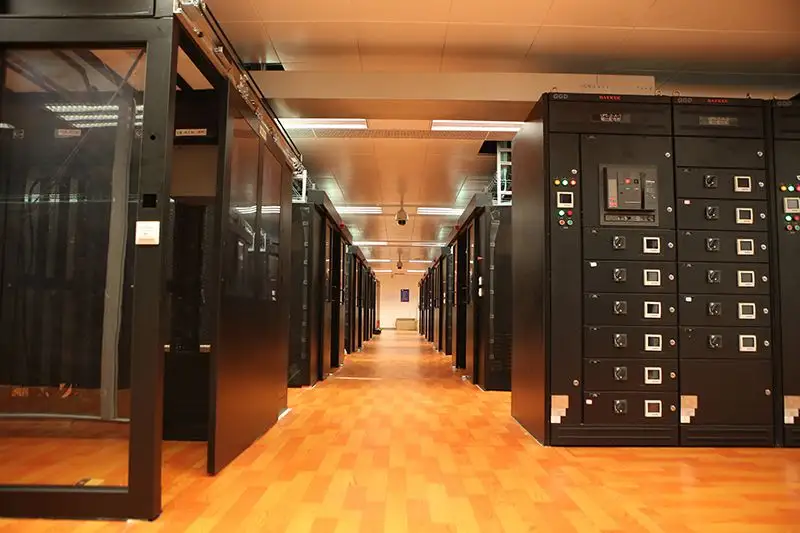 UPS سیستم برق اضطراری